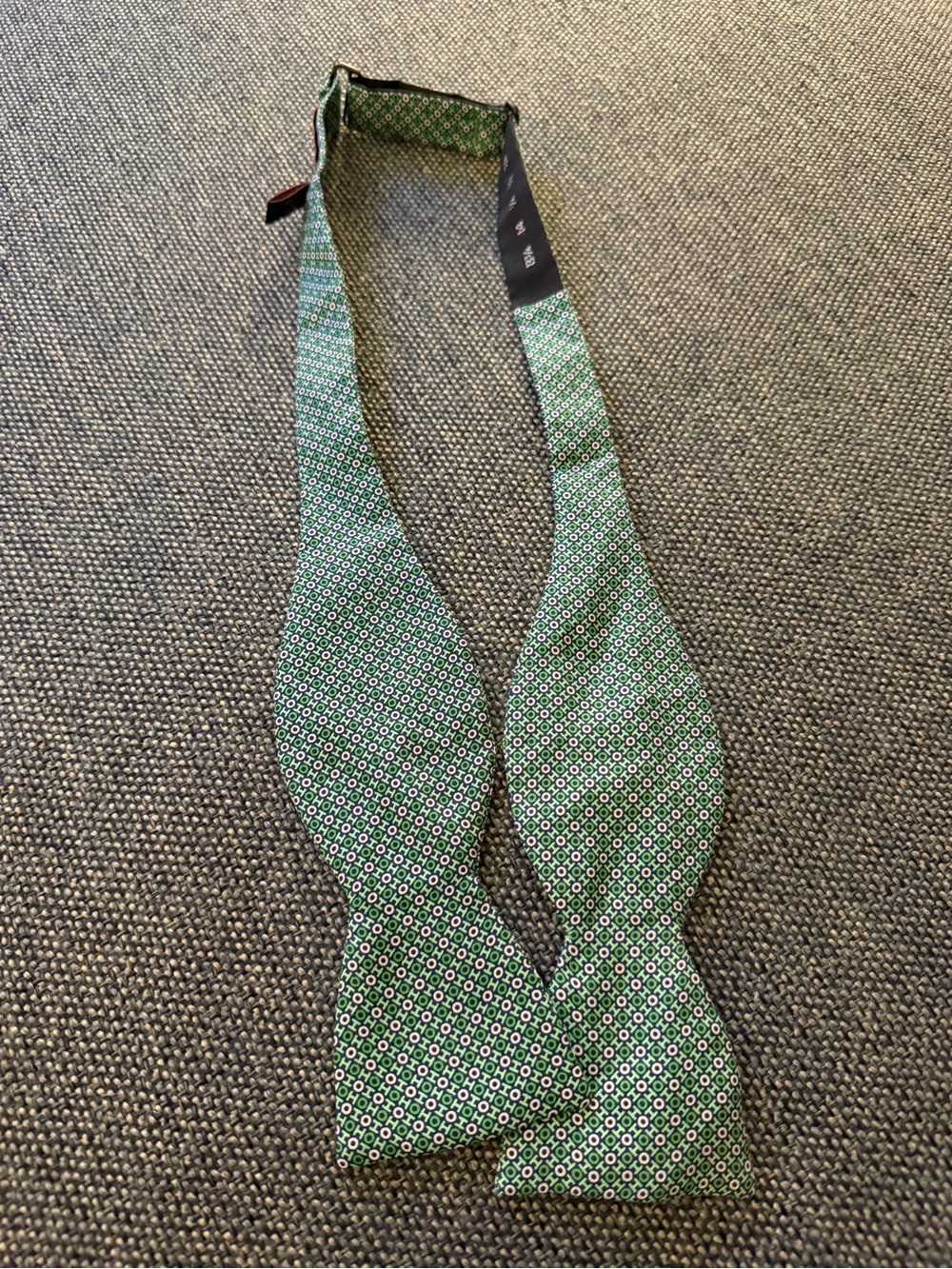 Vineyard Vines Ho Ho Ho Christmas Green Silk Self-Tie Bow Tie USA
